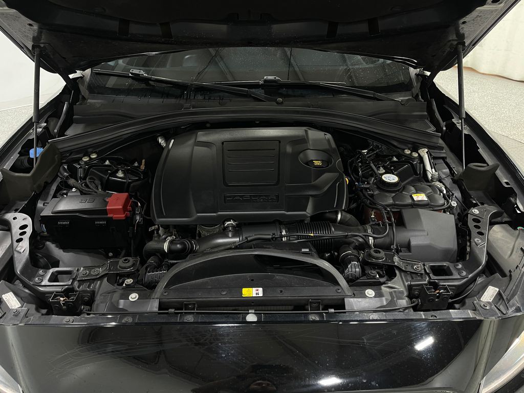 2020 Jaguar F-PACE Image 28