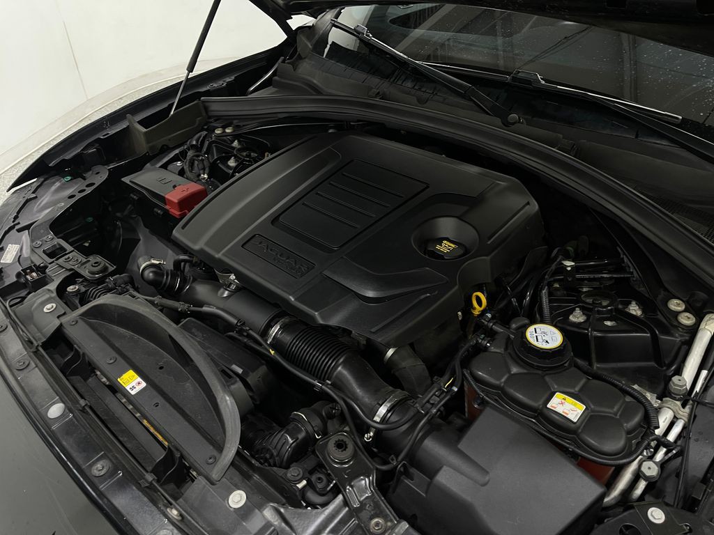 2020 Jaguar F-PACE Image 29