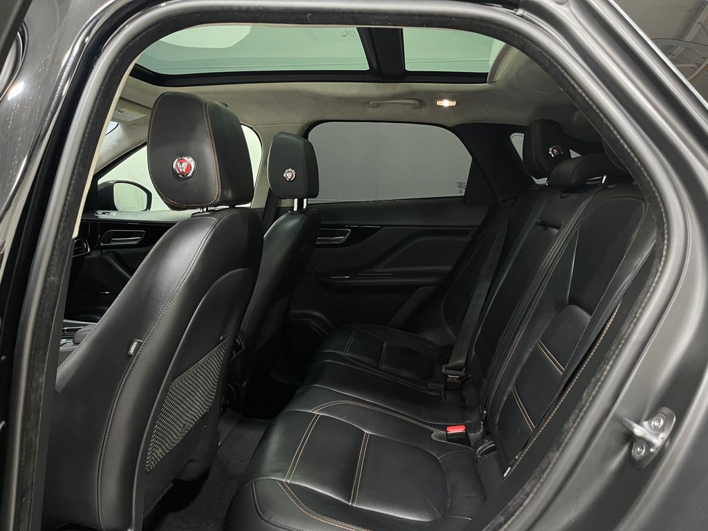 2020 Jaguar F-PACE Image 31