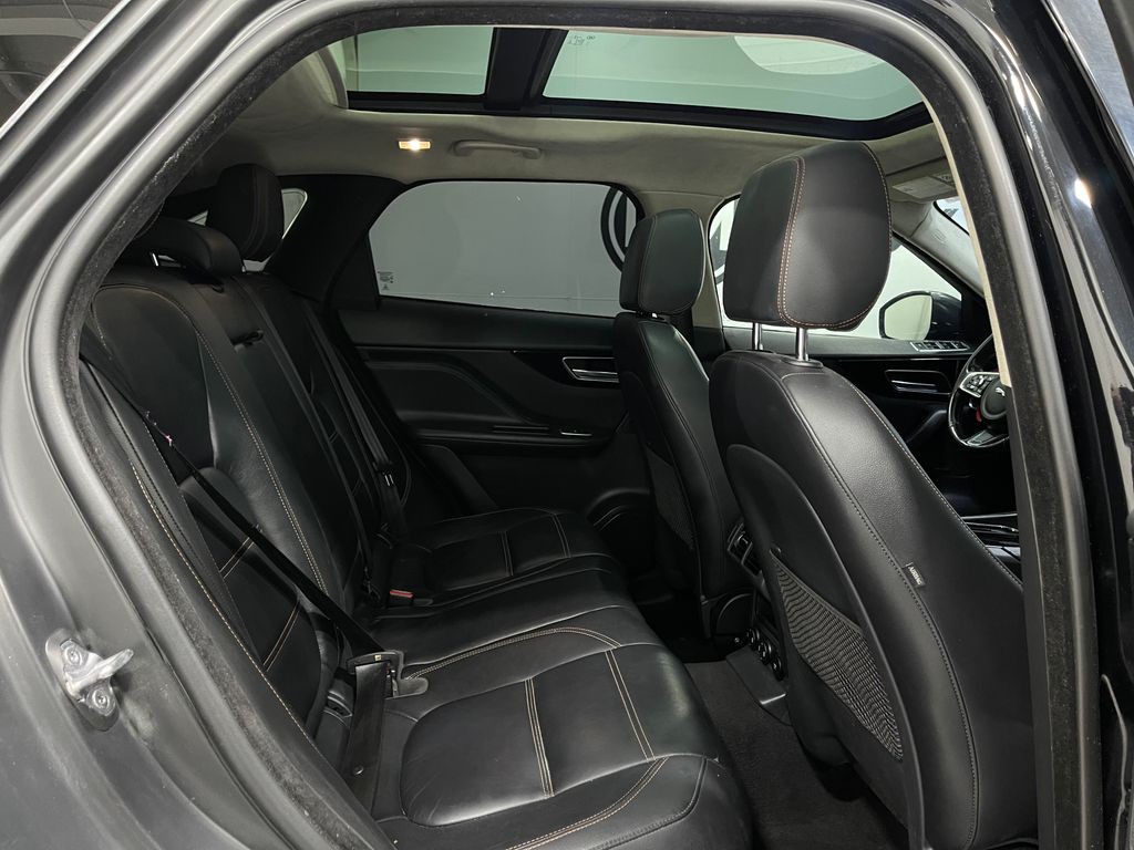 2020 Jaguar F-PACE Image 32