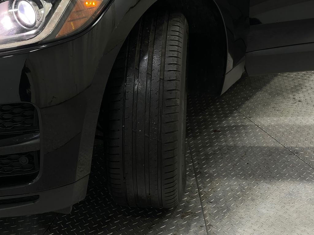 2020 Jaguar F-PACE Image 37