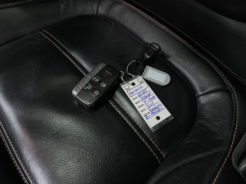 2020 Jaguar F-PACE Image 38