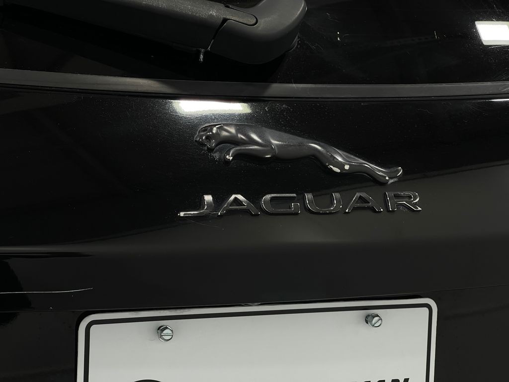 2020 Jaguar F-PACE Image 39