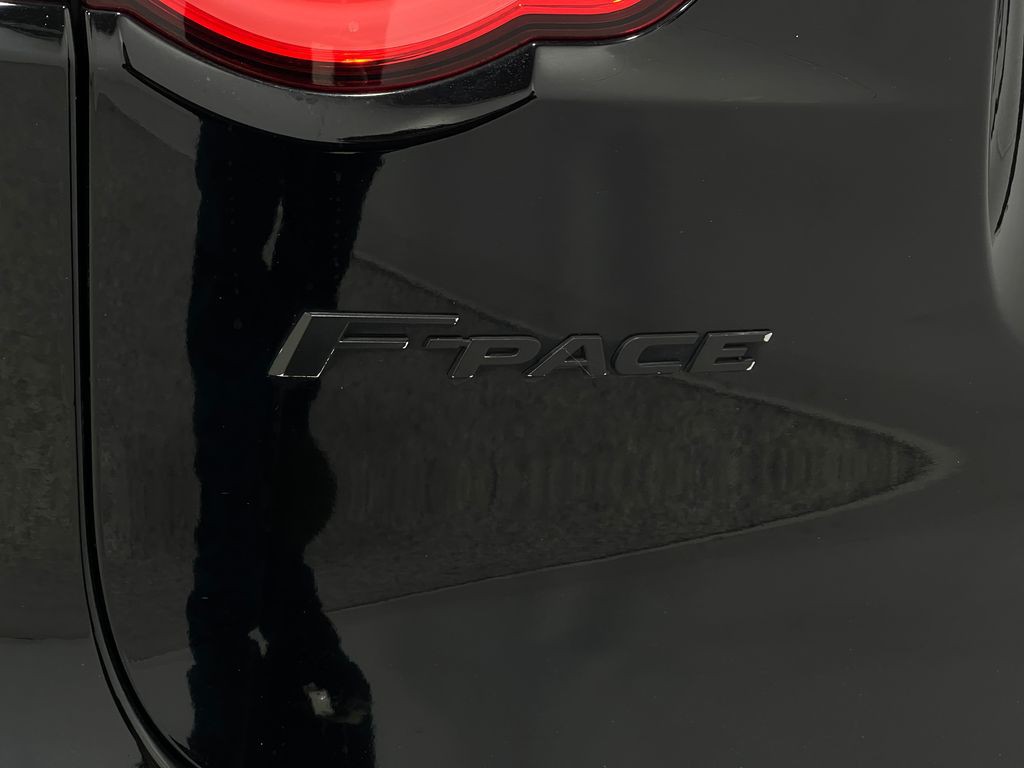 2020 Jaguar F-PACE Image 40