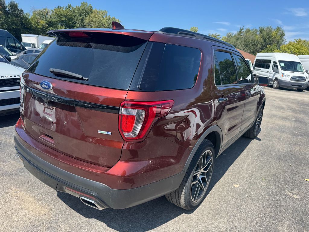 2016 Ford Explorer Image 4