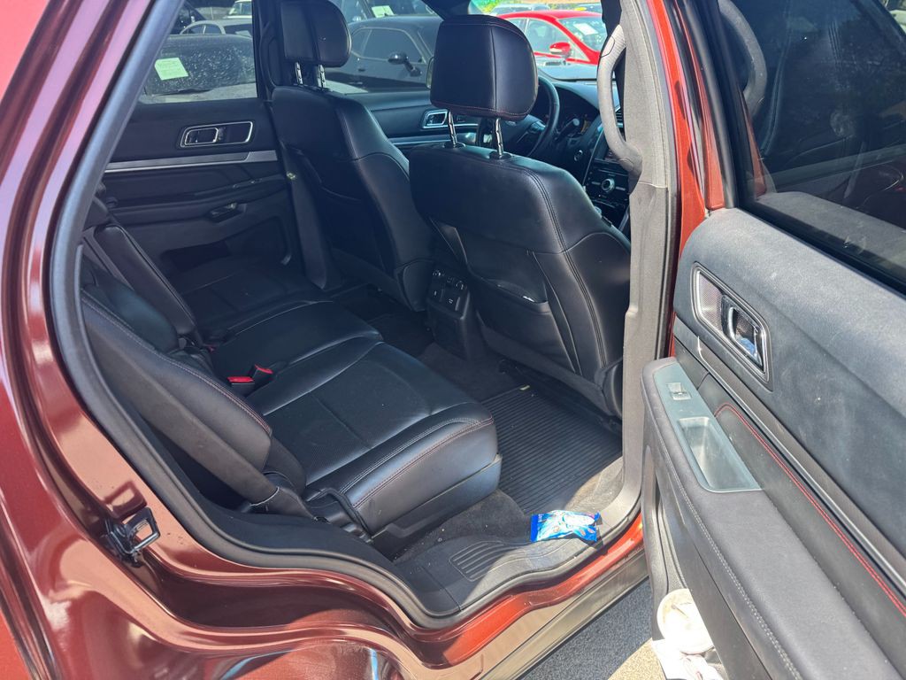 2016 Ford Explorer Image 8