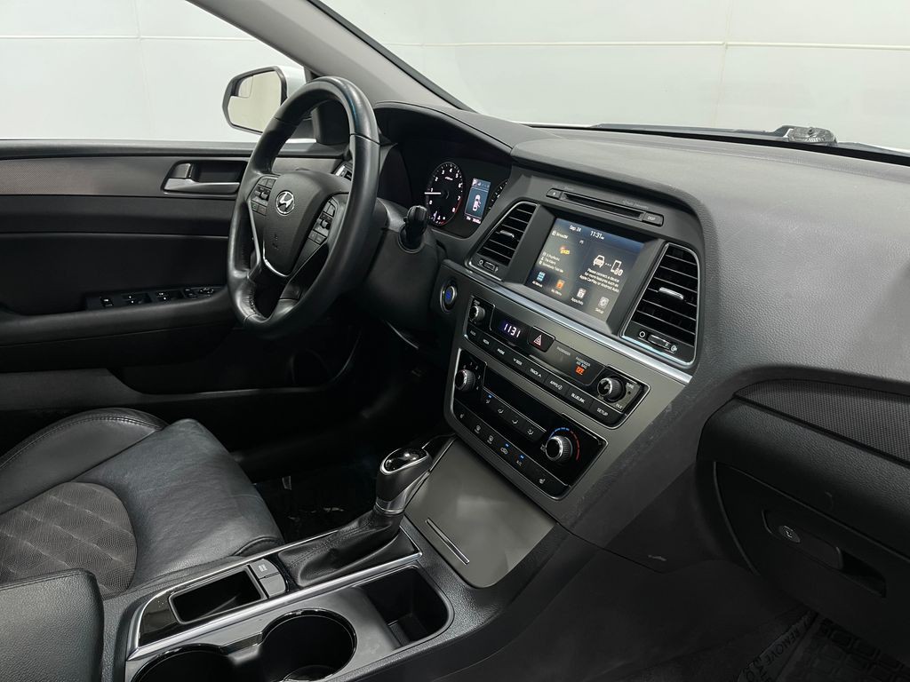 2017 Hyundai Sonata Image 18