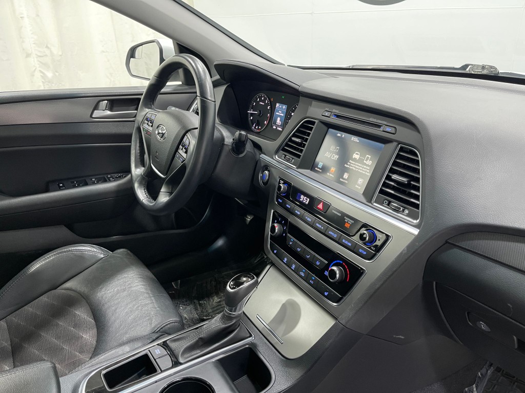 2017 Hyundai Sonata Image 19