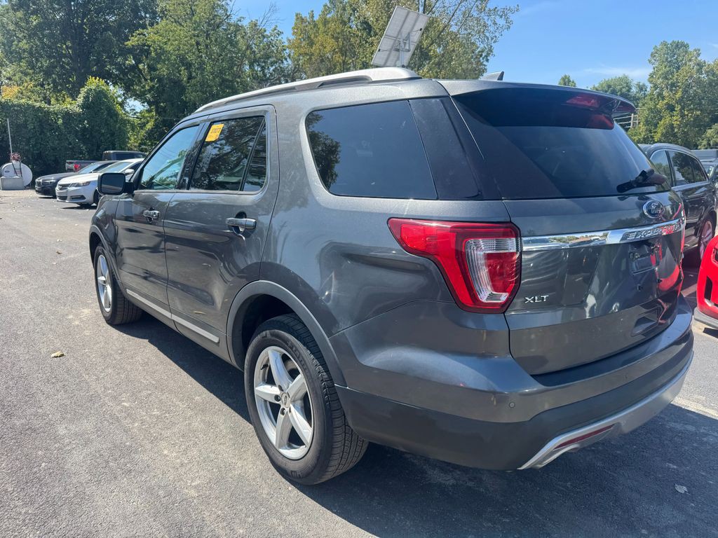 2017 Ford Explorer Image 4