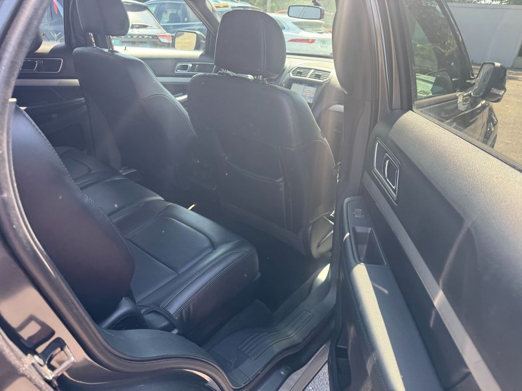 2017 Ford Explorer Image 6