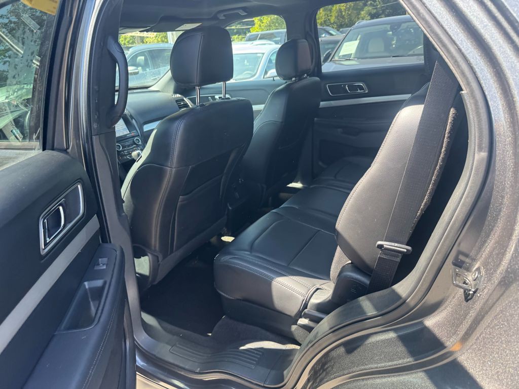 2017 Ford Explorer Image 7
