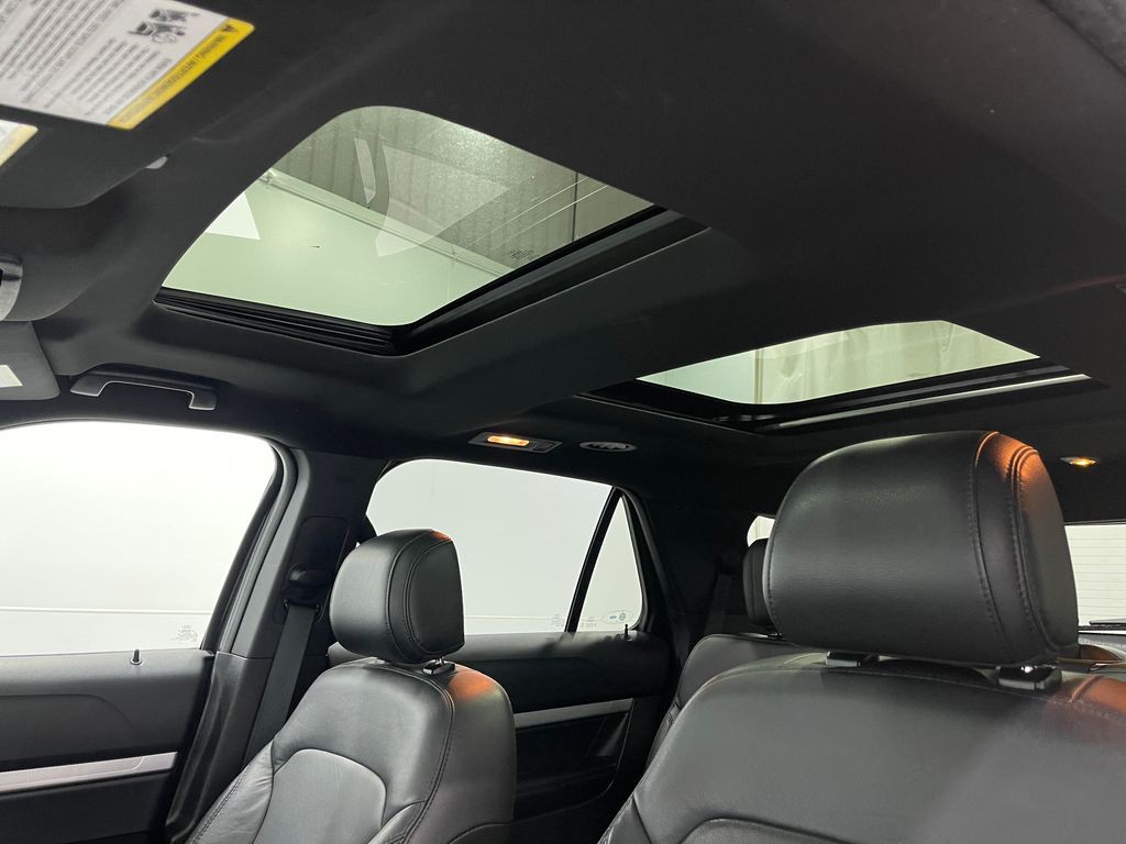 2017 Ford Explorer Image 12