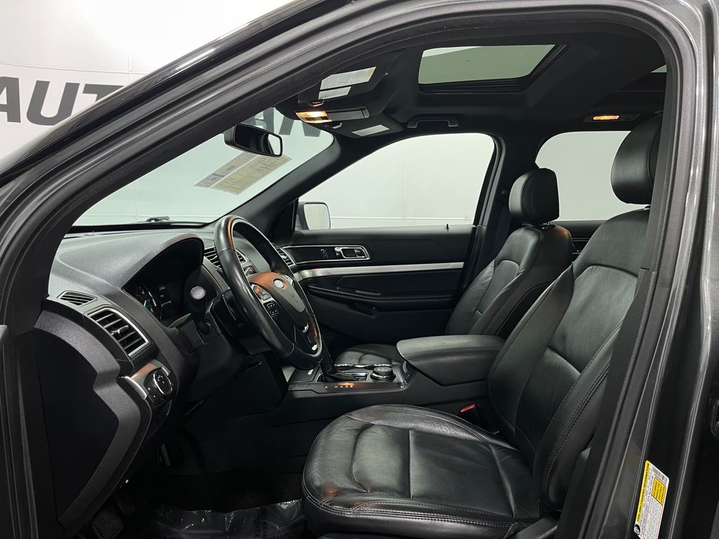 2017 Ford Explorer Image 14
