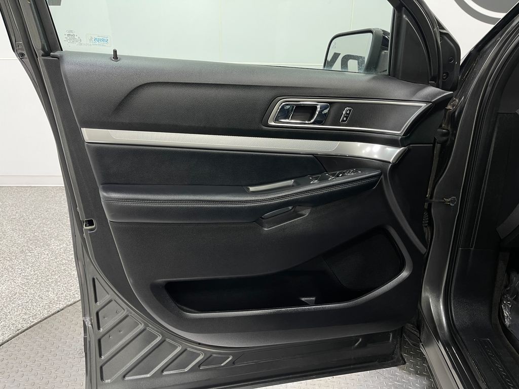 2017 Ford Explorer Image 16