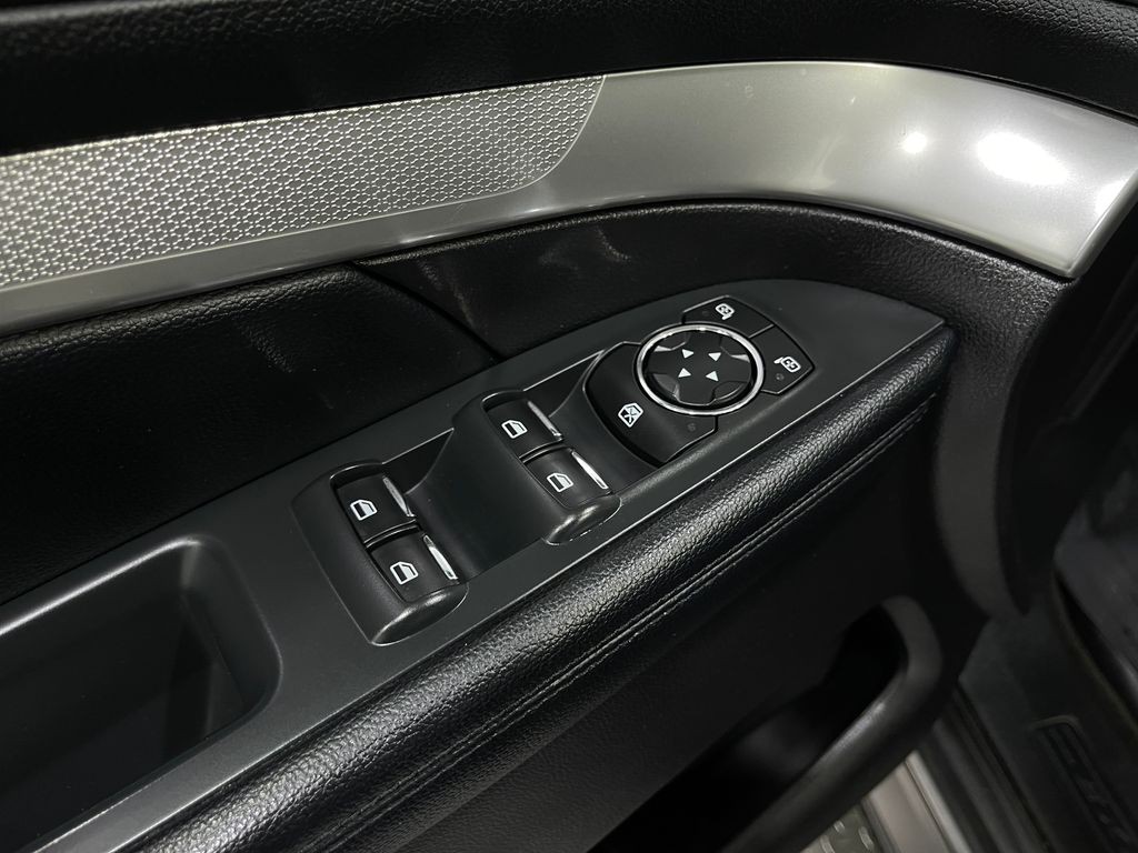 2017 Ford Explorer Image 17