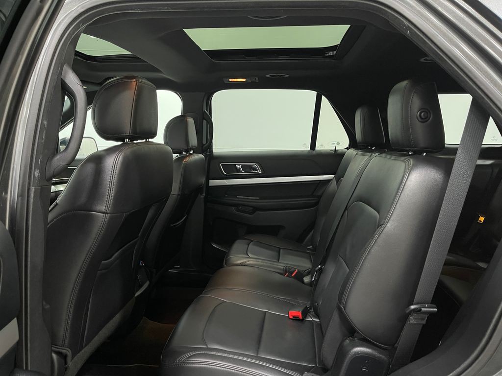 2017 Ford Explorer Image 31