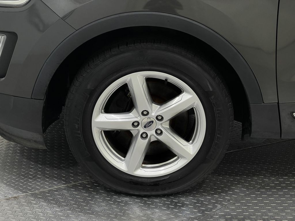 2017 Ford Explorer Image 38