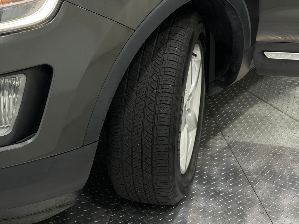 2017 Ford Explorer Image 39