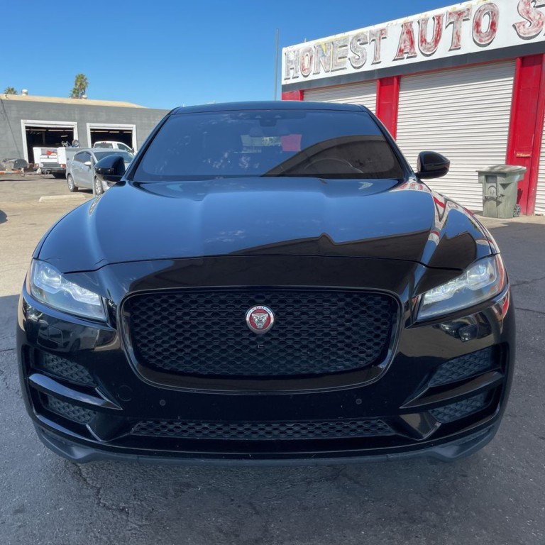 2018 Jaguar F-PACE Image 2