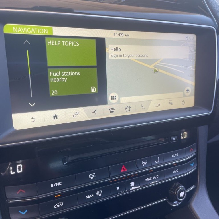 2018 Jaguar F-PACE Image 12