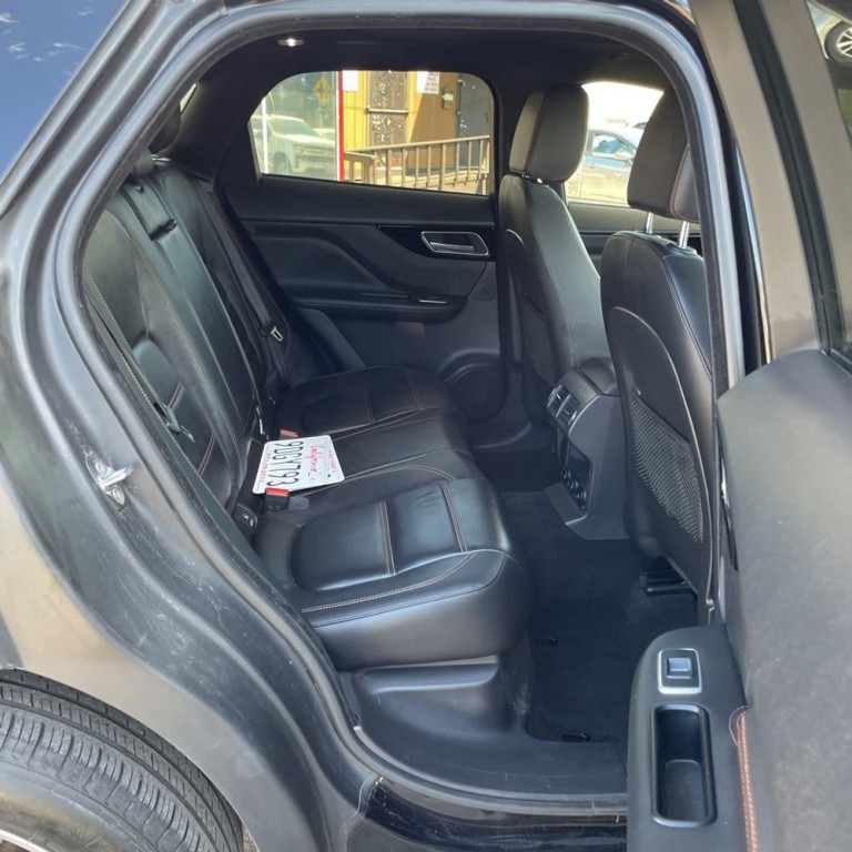 2018 Jaguar F-PACE Image 16