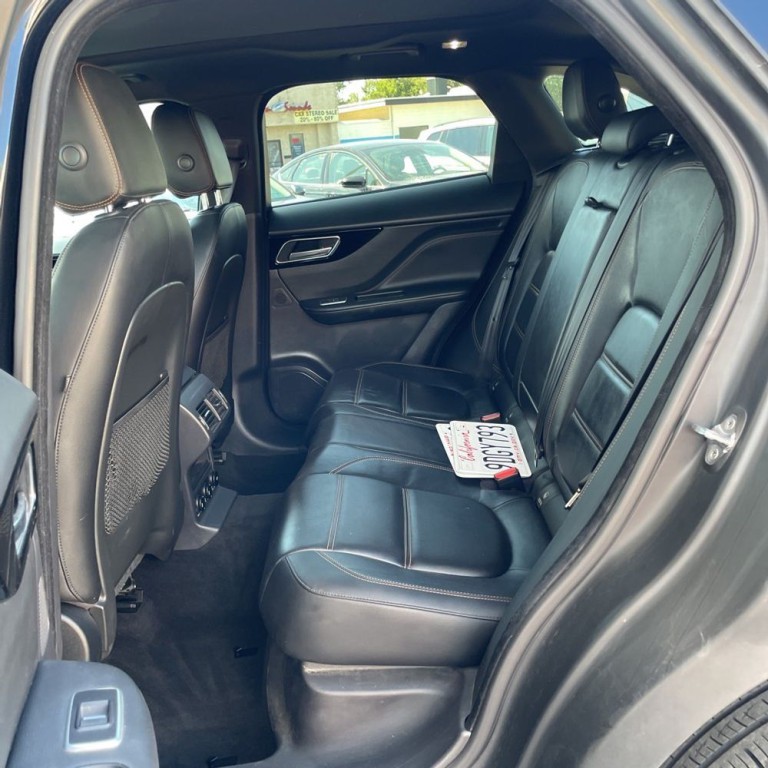 2018 Jaguar F-PACE Image 17