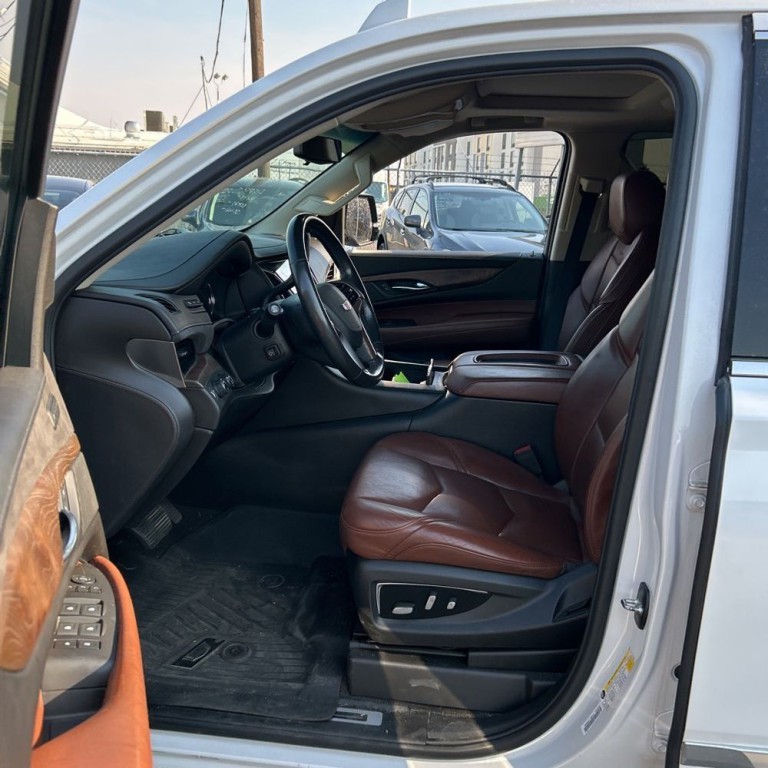 2018 Cadillac Escalade Image 8