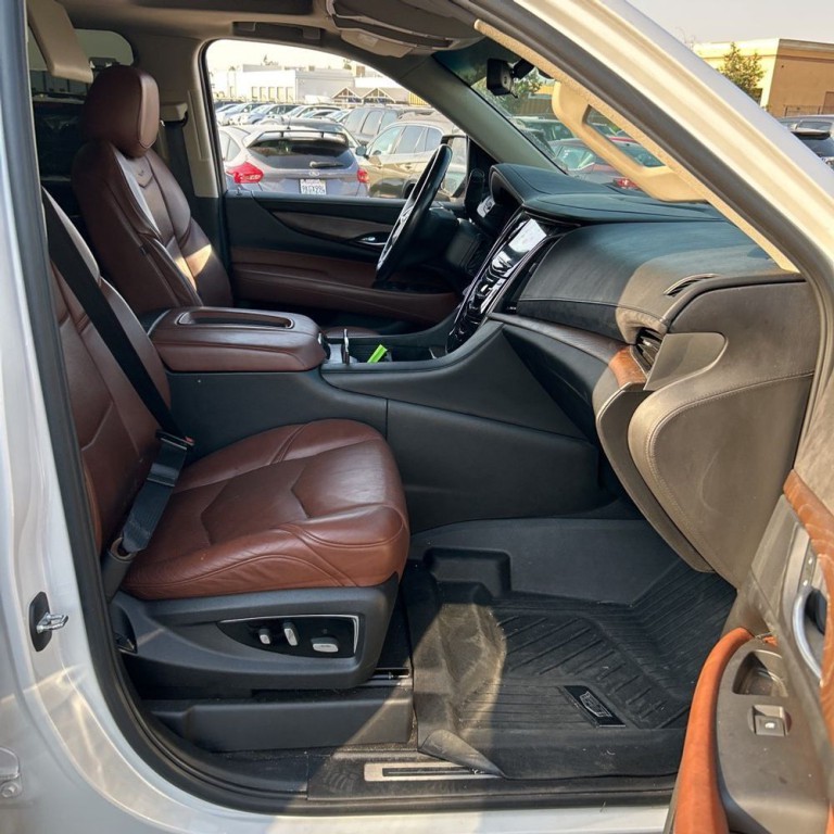 2018 Cadillac Escalade Image 9