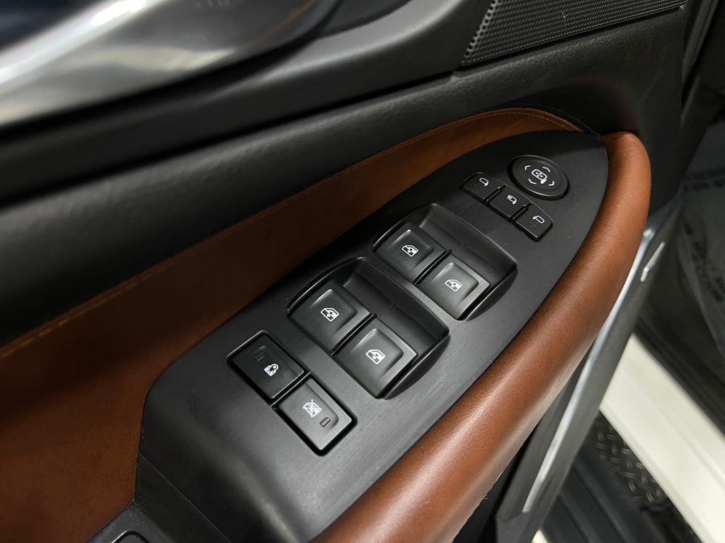 2018 Cadillac Escalade Image 16