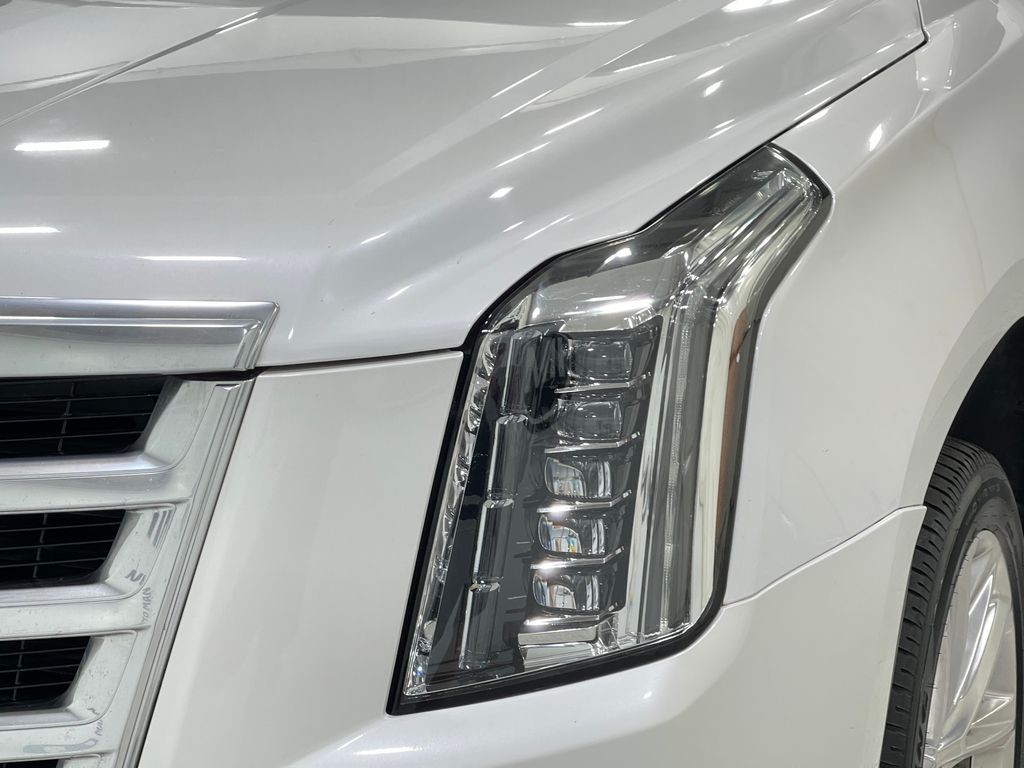 2018 Cadillac Escalade Image 35
