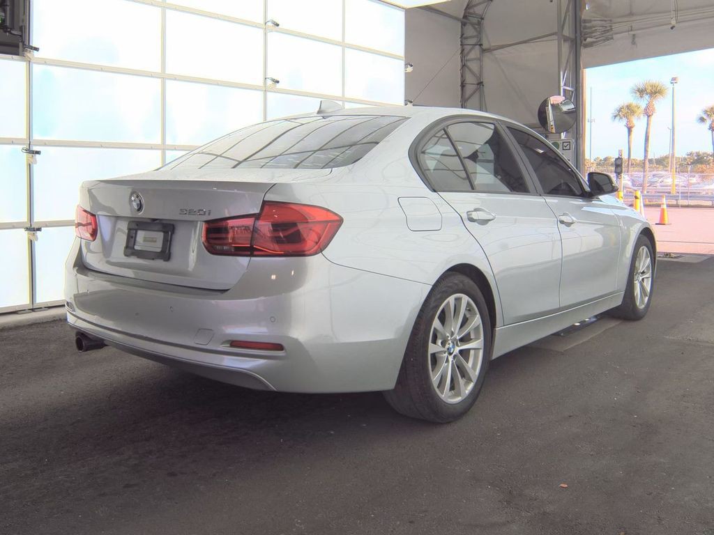 2017 BMW 3 Series Image 3