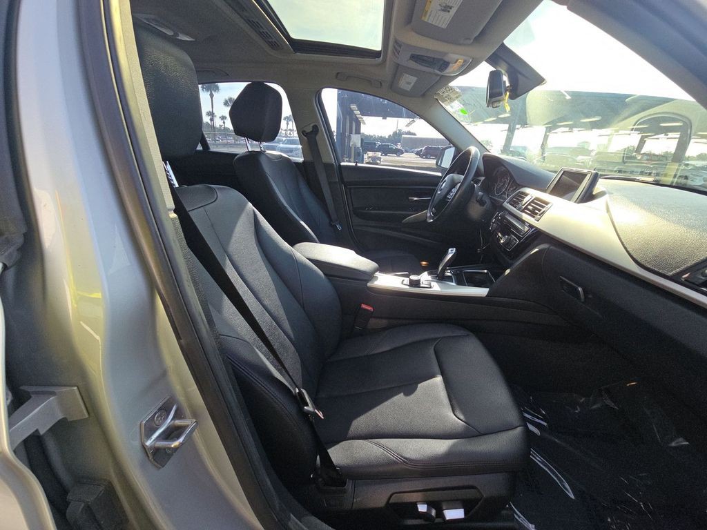 2017 BMW 3 Series Image 6