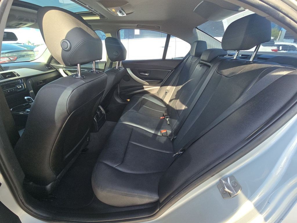 2017 BMW 3 Series Image 10
