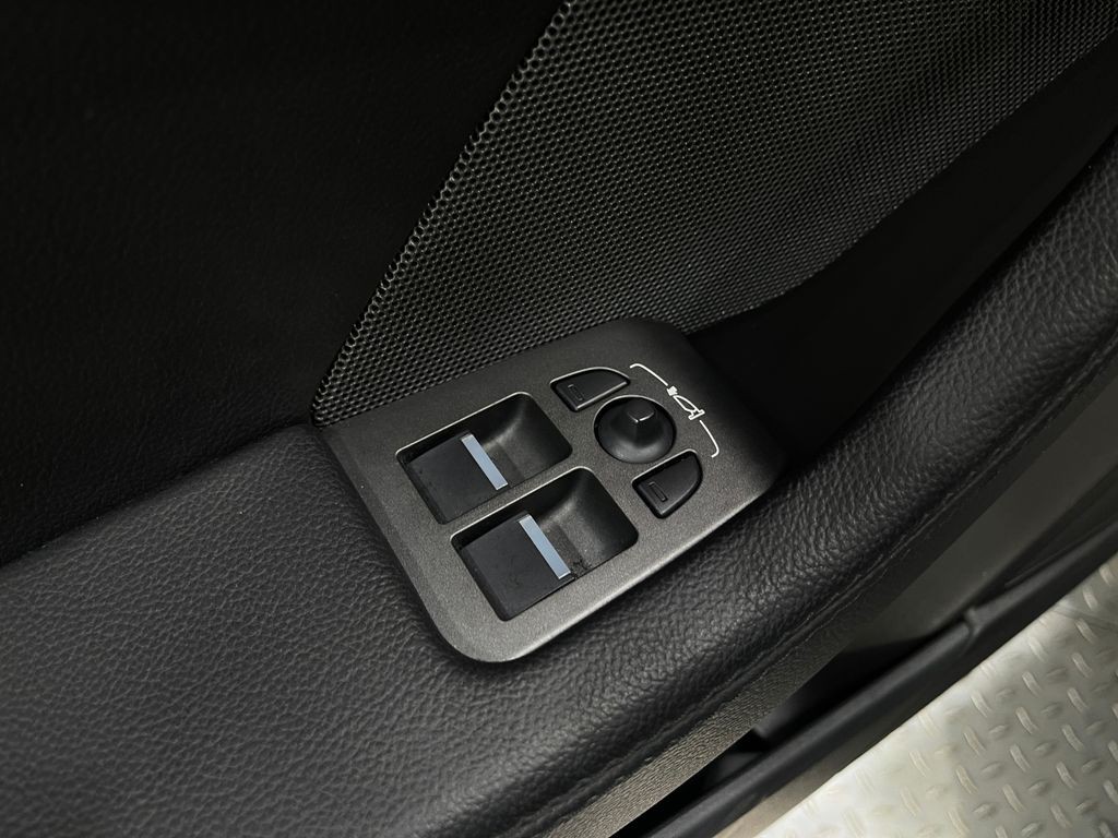 2016 Jaguar F-TYPE Image 16