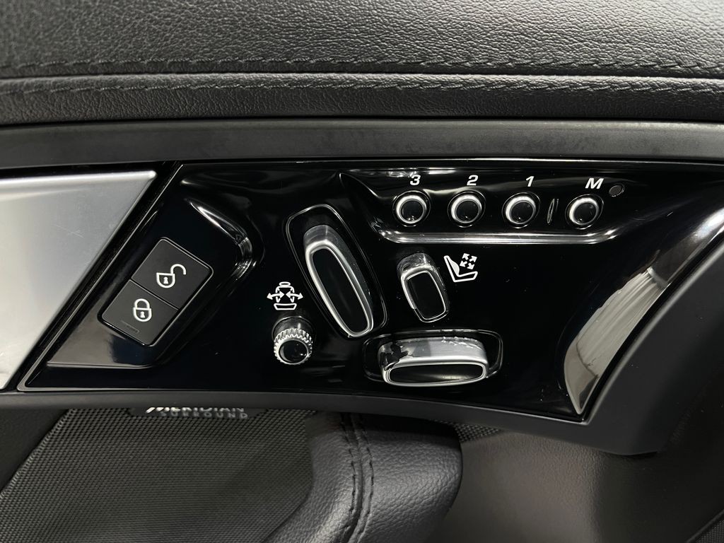 2016 Jaguar F-TYPE Image 18