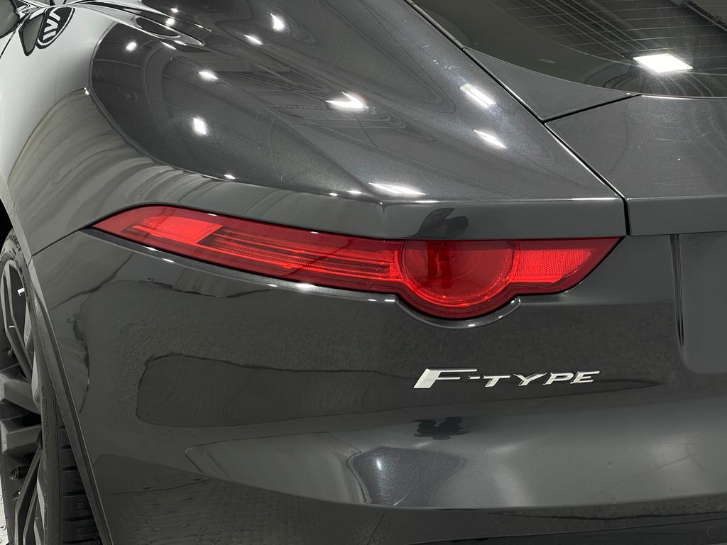 2016 Jaguar F-TYPE Image 32