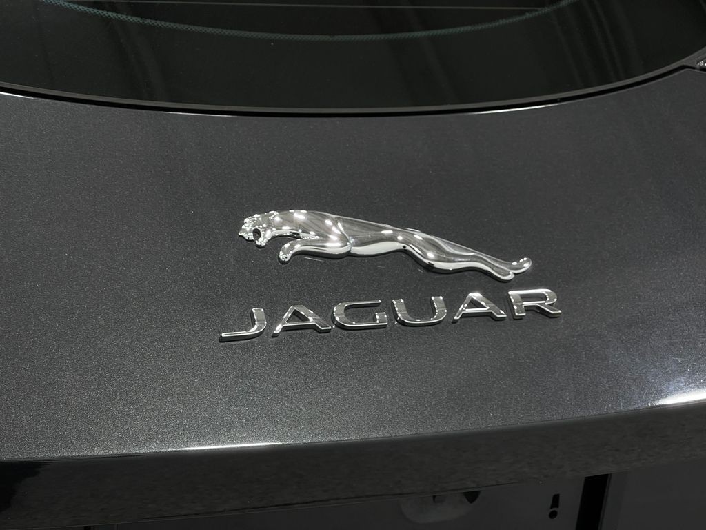 2016 Jaguar F-TYPE Image 36