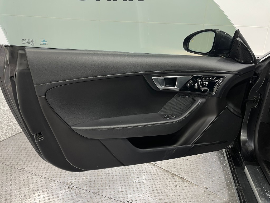 2016 Jaguar F-TYPE Image 15