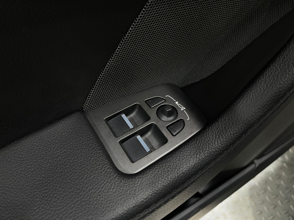 2016 Jaguar F-TYPE Image 16