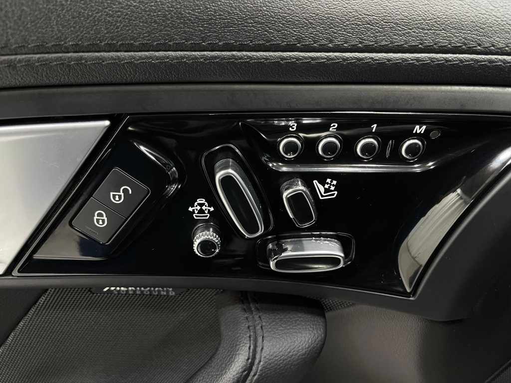 2016 Jaguar F-TYPE Image 18