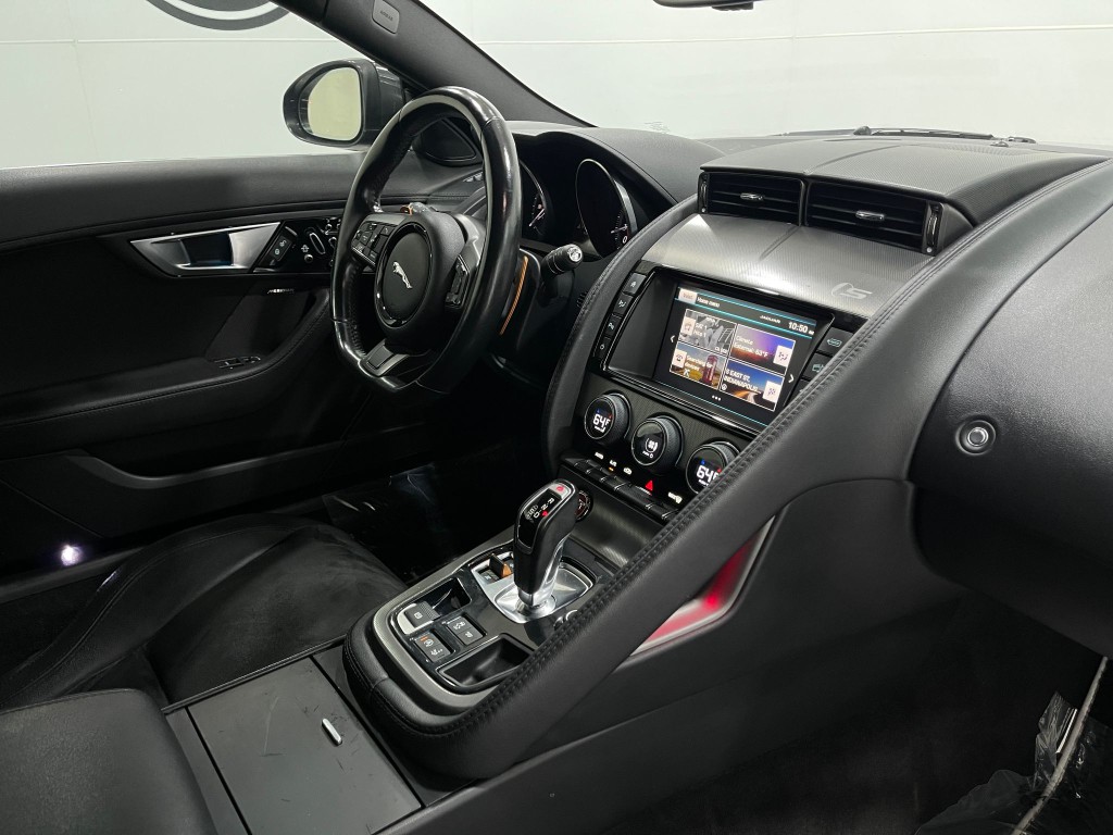 2016 Jaguar F-TYPE Image 21