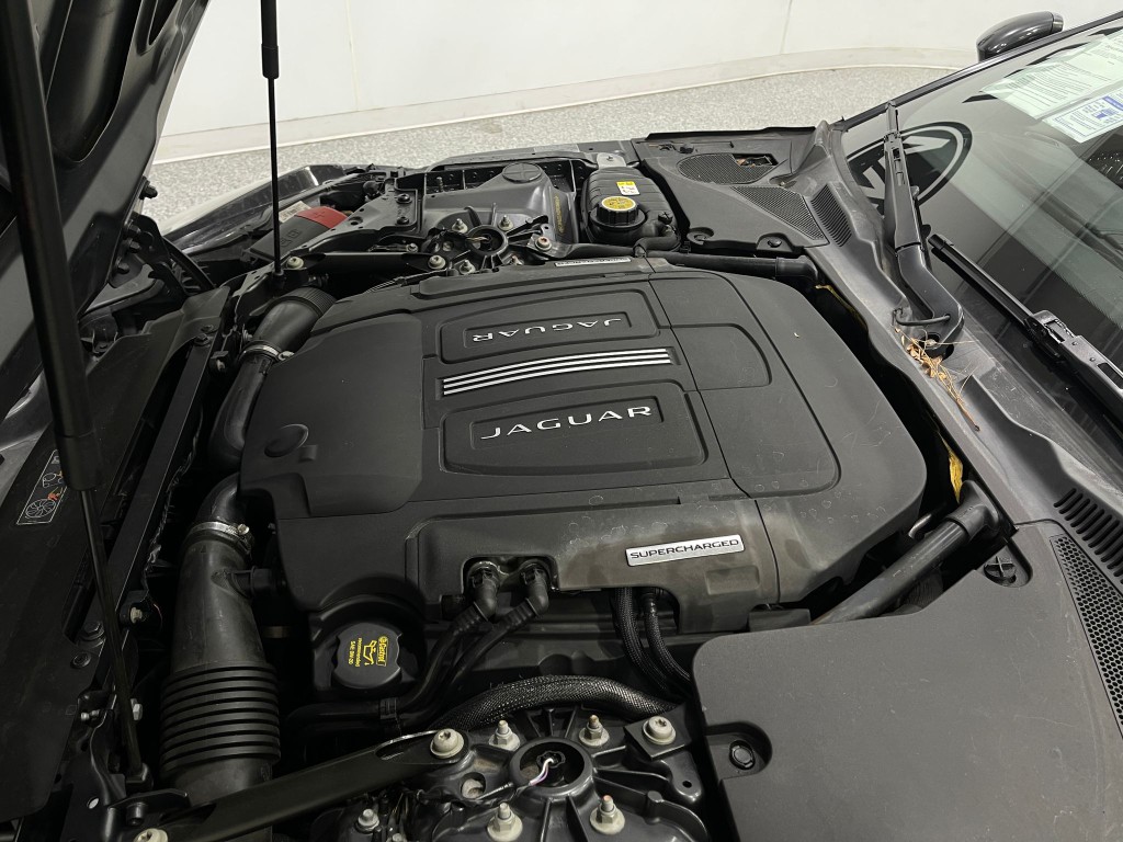 2016 Jaguar F-TYPE Image 27