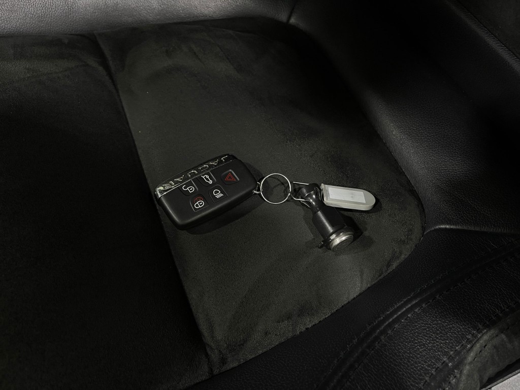 2016 Jaguar F-TYPE Image 35