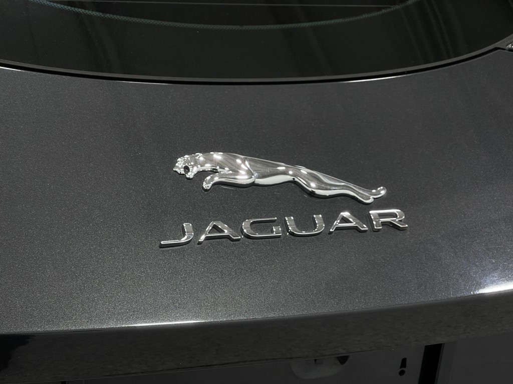 2016 Jaguar F-TYPE Image 36