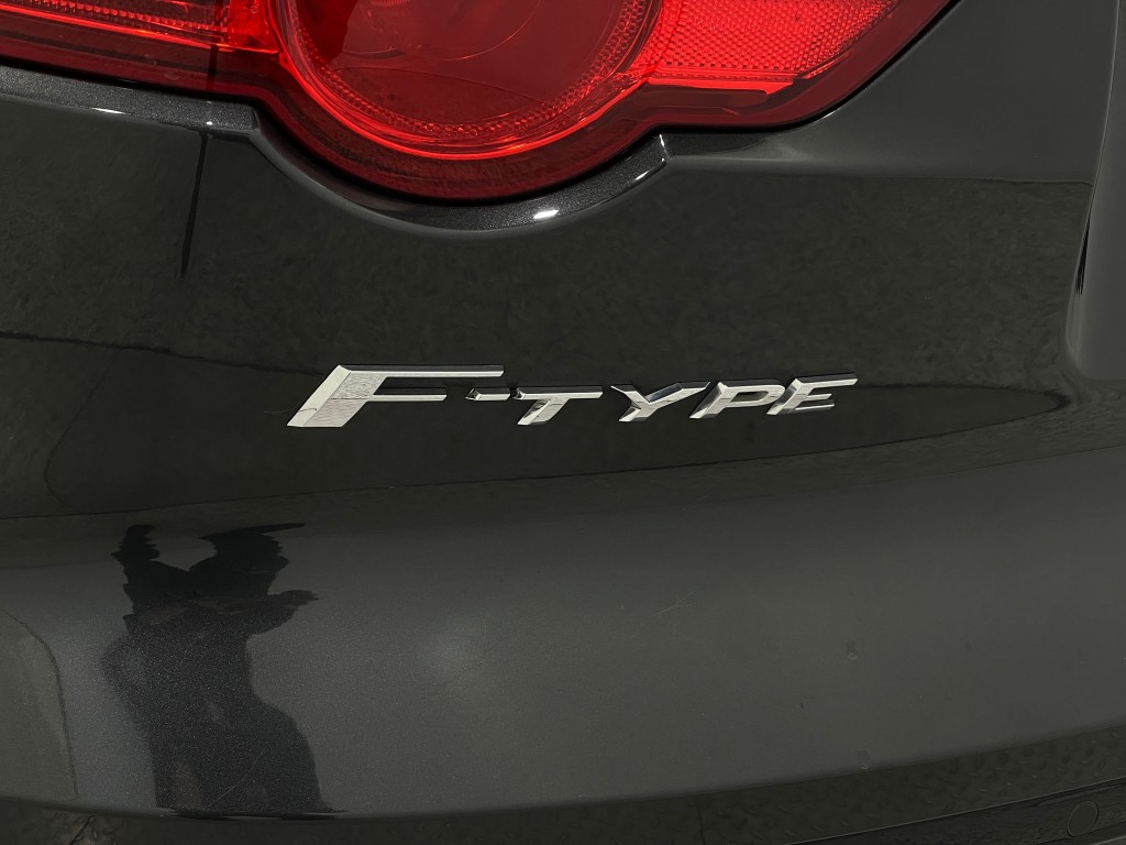 2016 Jaguar F-TYPE Image 37
