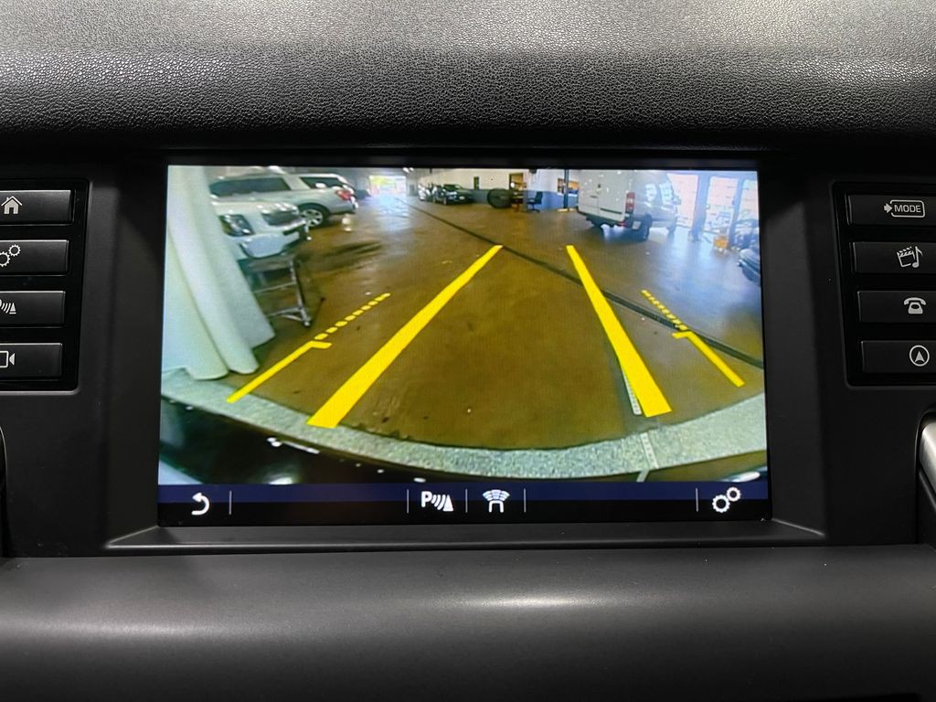 2017 Land Rover Discovery Sport Image 11