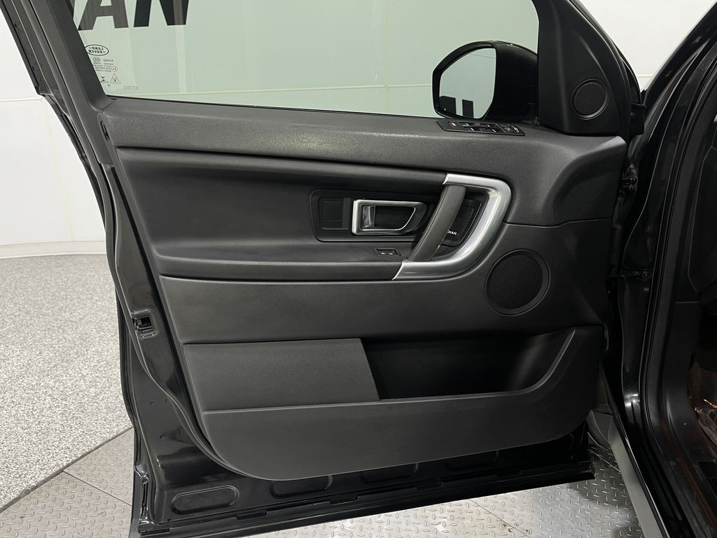 2017 Land Rover Discovery Sport Image 15