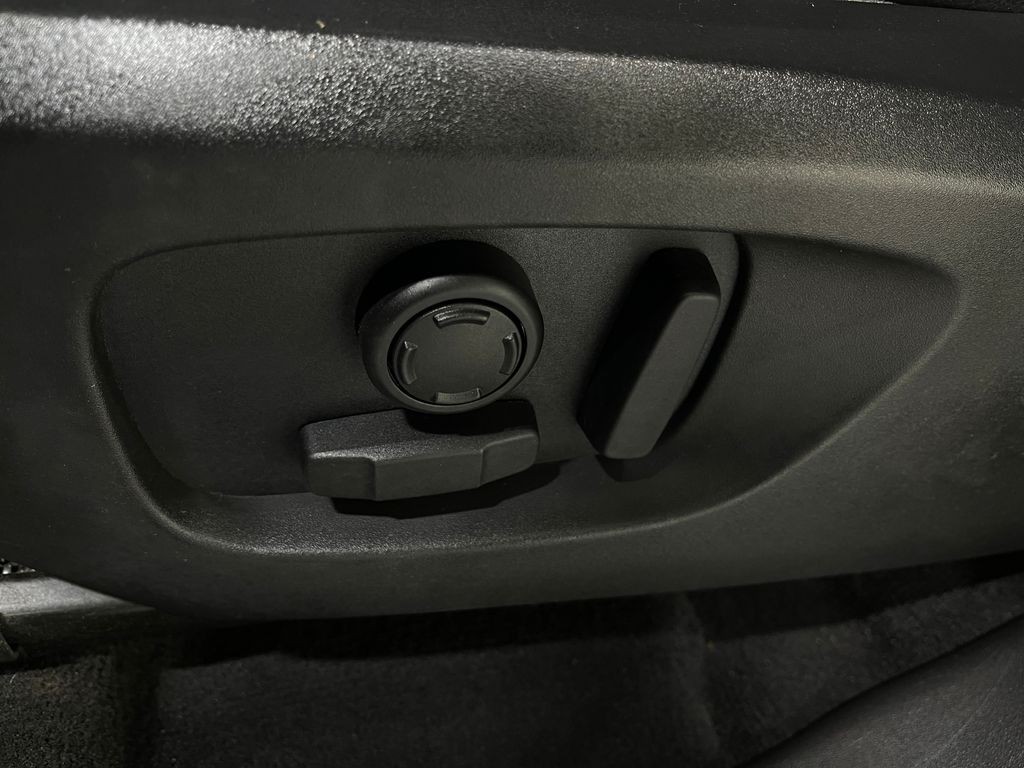 2017 Land Rover Discovery Sport Image 17