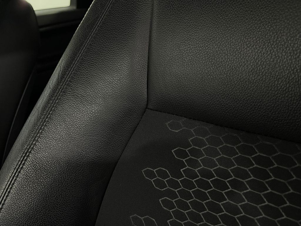 2017 Land Rover Discovery Sport Image 18