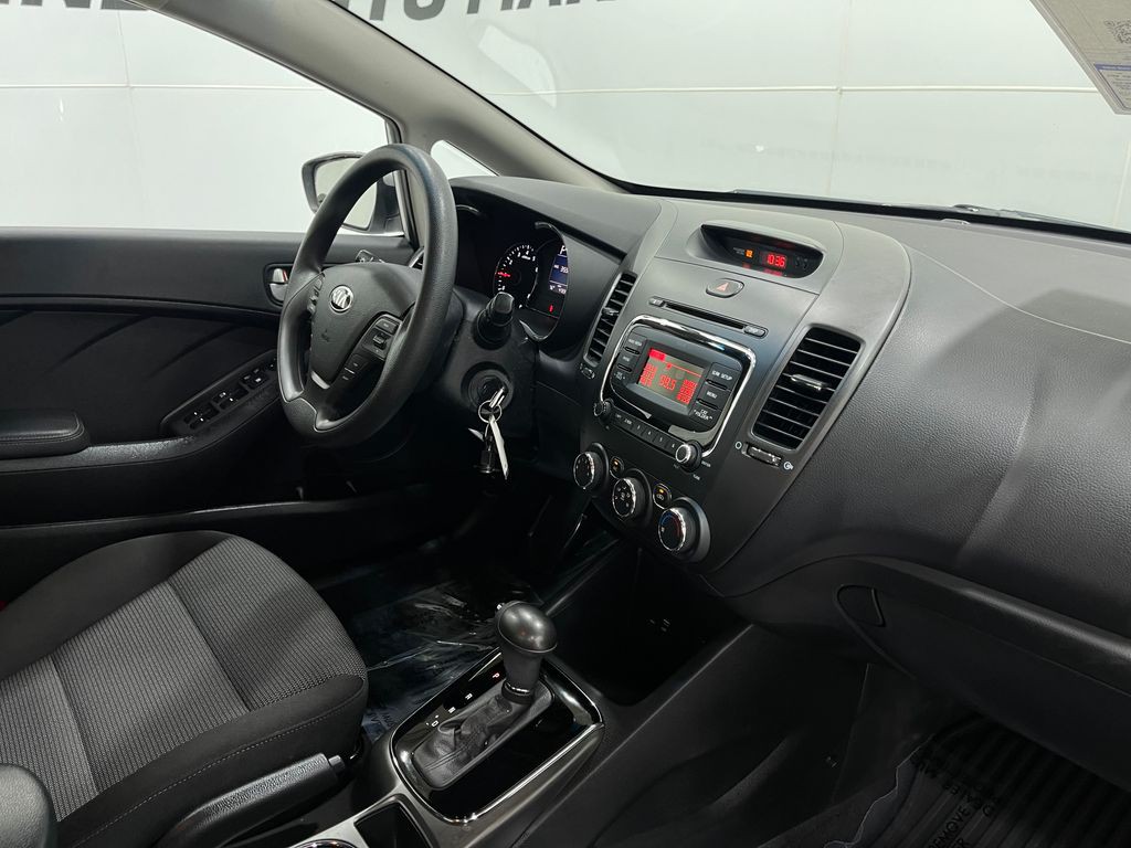 2017 Kia Forte Image 17
